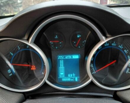 Белый Шевроле Круз, объемом двигателя 1.4 л и пробегом 186 тыс. км за 6500 $, фото 3 на Automoto.ua