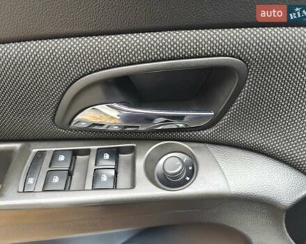 Белый Шевроле Круз, объемом двигателя 1.8 л и пробегом 195 тыс. км за 7800 $, фото 14 на Automoto.ua