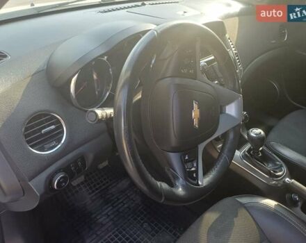 Белый Шевроле Круз, объемом двигателя 2 л и пробегом 197 тыс. км за 8200 $, фото 13 на Automoto.ua