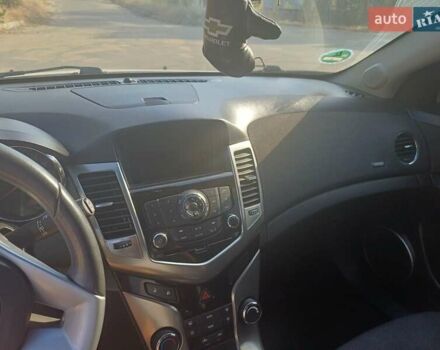 Белый Шевроле Круз, объемом двигателя 2 л и пробегом 197 тыс. км за 8200 $, фото 11 на Automoto.ua