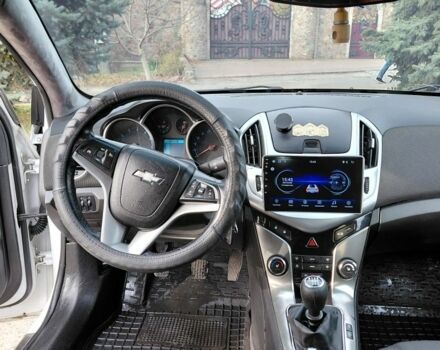 Белый Шевроле Круз, объемом двигателя 1.4 л и пробегом 186 тыс. км за 6500 $, фото 4 на Automoto.ua