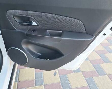 Белый Шевроле Круз, объемом двигателя 1.8 л и пробегом 35 тыс. км за 10500 $, фото 65 на Automoto.ua