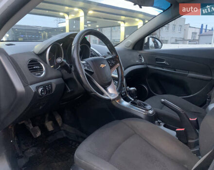 Белый Шевроле Круз, объемом двигателя 1.8 л и пробегом 140 тыс. км за 8000 $, фото 16 на Automoto.ua