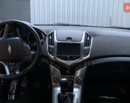 Белый Шевроле Круз, объемом двигателя 1.8 л и пробегом 140 тыс. км за 8000 $, фото 15 на Automoto.ua