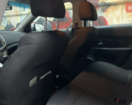 Белый Шевроле Круз, объемом двигателя 1.8 л и пробегом 140 тыс. км за 8000 $, фото 14 на Automoto.ua