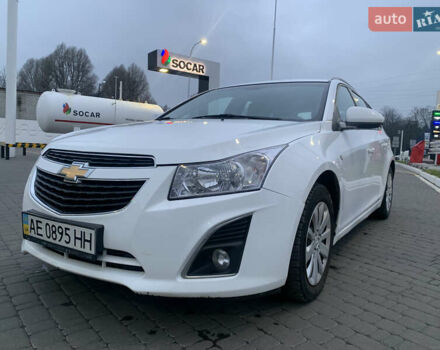 Белый Шевроле Круз, объемом двигателя 1.8 л и пробегом 140 тыс. км за 8000 $, фото 2 на Automoto.ua