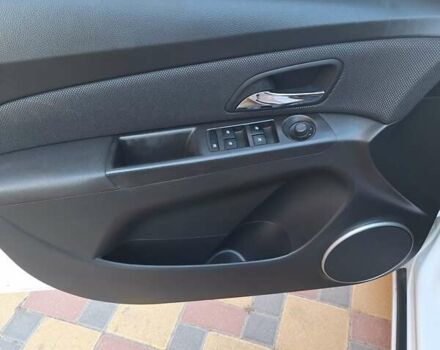 Белый Шевроле Круз, объемом двигателя 1.8 л и пробегом 35 тыс. км за 10500 $, фото 31 на Automoto.ua