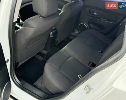 Белый Шевроле Круз, объемом двигателя 1.6 л и пробегом 184 тыс. км за 6200 $, фото 6 на Automoto.ua