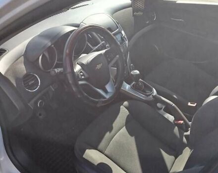 Белый Шевроле Круз, объемом двигателя 1.6 л и пробегом 236 тыс. км за 8200 $, фото 4 на Automoto.ua