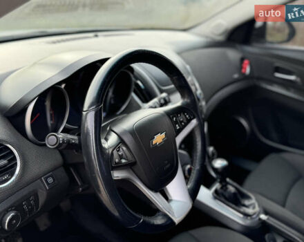 Белый Шевроле Круз, объемом двигателя 1.6 л и пробегом 184 тыс. км за 6200 $, фото 5 на Automoto.ua