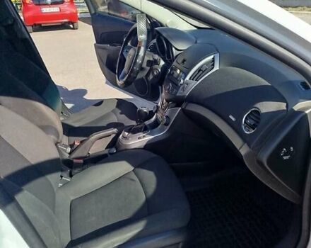 Белый Шевроле Круз, объемом двигателя 1.6 л и пробегом 236 тыс. км за 8200 $, фото 5 на Automoto.ua