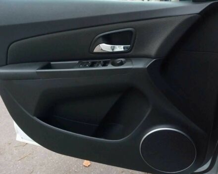 Белый Шевроле Круз, объемом двигателя 1.4 л и пробегом 115 тыс. км за 7400 $, фото 6 на Automoto.ua