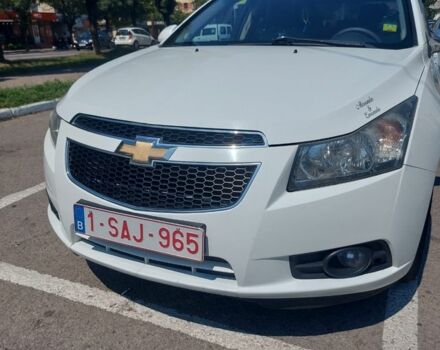 Белый Шевроле Круз, объемом двигателя 2 л и пробегом 290 тыс. км за 3500 $, фото 1 на Automoto.ua