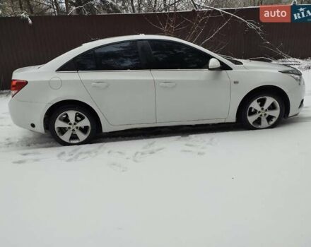 Белый Шевроле Круз, объемом двигателя 1.8 л и пробегом 173 тыс. км за 7000 $, фото 1 на Automoto.ua