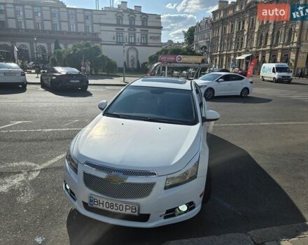 Белый Шевроле Круз, объемом двигателя 1.4 л и пробегом 240 тыс. км за 8000 $, фото 1 на Automoto.ua