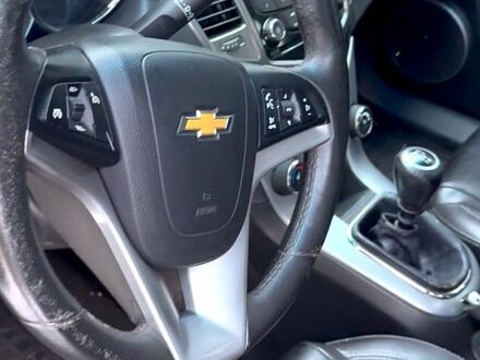 Белый Шевроле Круз, объемом двигателя 1.8 л и пробегом 1250 тыс. км за 4500 $, фото 1 на Automoto.ua