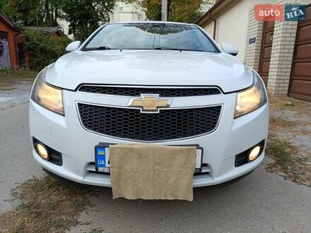 Белый Шевроле Круз, объемом двигателя 1.8 л и пробегом 250 тыс. км за 6500 $, фото 1 на Automoto.ua