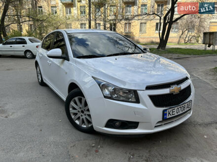 Белый Шевроле Круз, объемом двигателя 2 л и пробегом 235 тыс. км за 8200 $, фото 1 на Automoto.ua