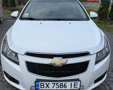 Белый Шевроле Круз, объемом двигателя 2 л и пробегом 204 тыс. км за 8000 $, фото 1 на Automoto.ua
