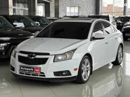 Белый Шевроле Круз, объемом двигателя 1.4 л и пробегом 258 тыс. км за 8140 $, фото 1 на Automoto.ua