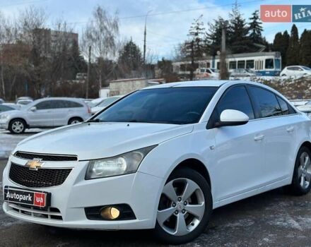 Белый Шевроле Круз, объемом двигателя 2 л и пробегом 212 тыс. км за 7440 $, фото 1 на Automoto.ua