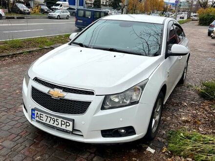 Белый Шевроле Круз, объемом двигателя 1.8 л и пробегом 2 тыс. км за 5600 $, фото 1 на Automoto.ua