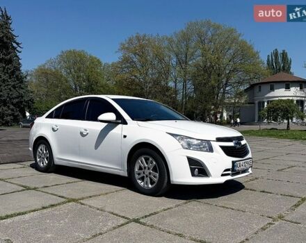 Белый Шевроле Круз, объемом двигателя 2 л и пробегом 255 тыс. км за 6399 $, фото 1 на Automoto.ua