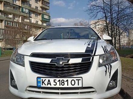 Шевроле Круз 2013 в Киеве на Automoto.ua Белый Шевроле Круз, объемом двигателя 1.8 л и пробегом 166 тыс. км за 7400 $, фото 1 на Automoto.ua