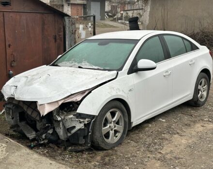 Белый Шевроле Круз, объемом двигателя 1.4 л и пробегом 200 тыс. км за 3650 $, фото 1 на Automoto.ua