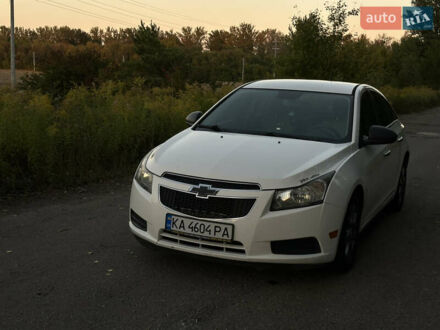 Белый Шевроле Круз, объемом двигателя 1.8 л и пробегом 227 тыс. км за 7000 $, фото 1 на Automoto.ua