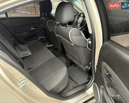 Бежевый Шевроле Круз, объемом двигателя 1.8 л и пробегом 213 тыс. км за 6499 $, фото 4 на Automoto.ua