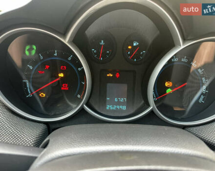 Бежевый Шевроле Круз, объемом двигателя 1.6 л и пробегом 273 тыс. км за 6200 $, фото 7 на Automoto.ua