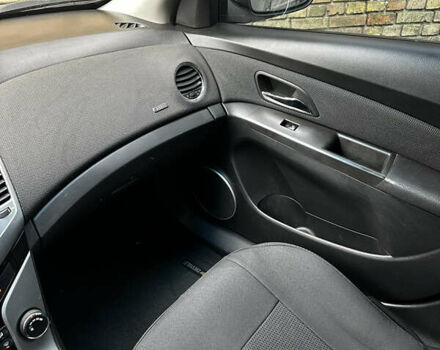 Бежевый Шевроле Круз, объемом двигателя 1.6 л и пробегом 273 тыс. км за 6200 $, фото 9 на Automoto.ua