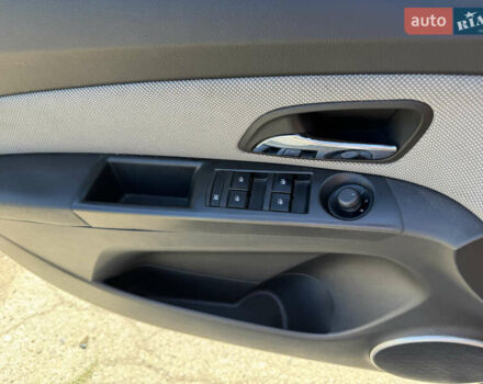 Бежевий Шевроле Круз, об'ємом двигуна 2 л та пробігом 203 тис. км за 8000 $, фото 20 на Automoto.ua