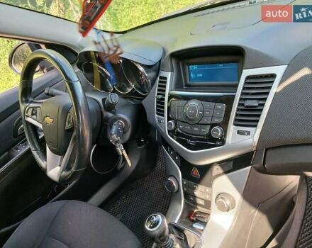 Черный Шевроле Круз, объемом двигателя 1.8 л и пробегом 278 тыс. км за 7800 $, фото 3 на Automoto.ua