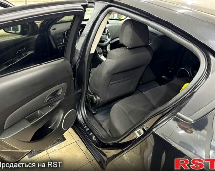 Черный Шевроле Круз, объемом двигателя 1.8 л и пробегом 173 тыс. км за 6700 $, фото 5 на Automoto.ua