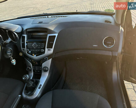 Черный Шевроле Круз, объемом двигателя 1.6 л и пробегом 208 тыс. км за 7600 $, фото 10 на Automoto.ua