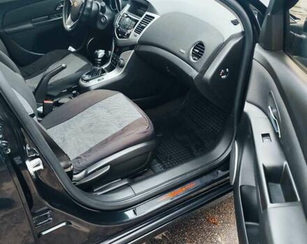 Черный Шевроле Круз, объемом двигателя 1.6 л и пробегом 268 тыс. км за 5450 $, фото 12 на Automoto.ua