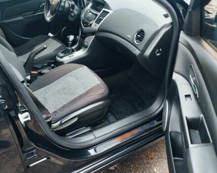 Черный Шевроле Круз, объемом двигателя 1.6 л и пробегом 268 тыс. км за 5450 $, фото 8 на Automoto.ua