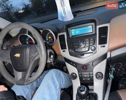 Черный Шевроле Круз, объемом двигателя 1.6 л и пробегом 135 тыс. км за 4900 $, фото 10 на Automoto.ua