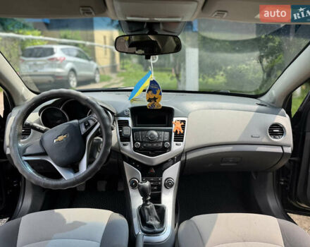 Черный Шевроле Круз, объемом двигателя 1.8 л и пробегом 144 тыс. км за 5999 $, фото 8 на Automoto.ua