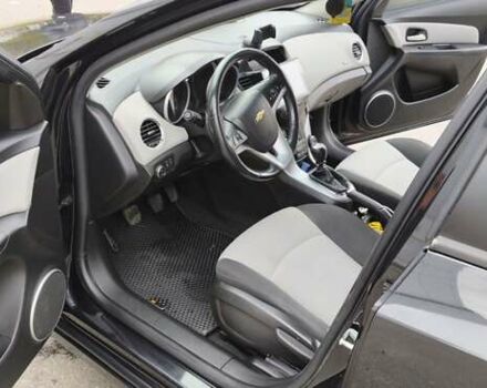 Черный Шевроле Круз, объемом двигателя 1.8 л и пробегом 220 тыс. км за 6600 $, фото 5 на Automoto.ua