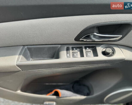 Черный Шевроле Круз, объемом двигателя 1.8 л и пробегом 144 тыс. км за 5999 $, фото 10 на Automoto.ua