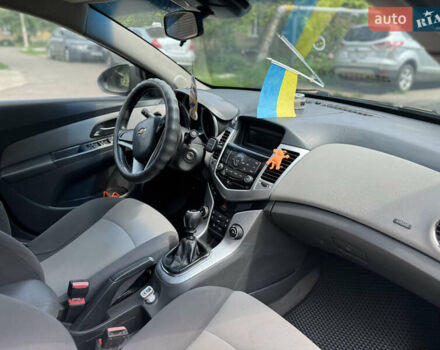 Черный Шевроле Круз, объемом двигателя 1.8 л и пробегом 144 тыс. км за 5999 $, фото 6 на Automoto.ua