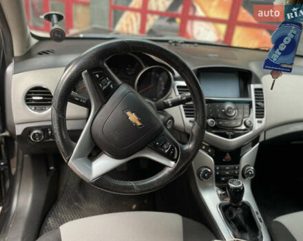 Черный Шевроле Круз, объемом двигателя 2 л и пробегом 245 тыс. км за 6850 $, фото 4 на Automoto.ua