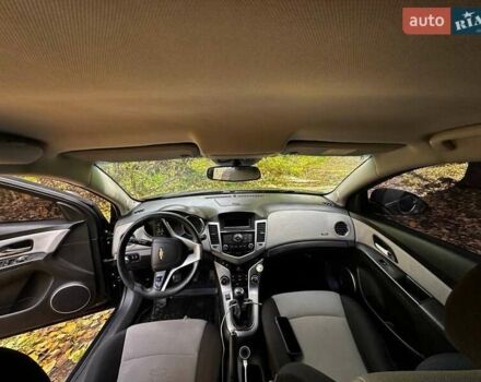 Черный Шевроле Круз, объемом двигателя 1.8 л и пробегом 177 тыс. км за 6400 $, фото 11 на Automoto.ua