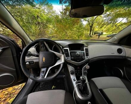 Черный Шевроле Круз, объемом двигателя 1.8 л и пробегом 177 тыс. км за 6400 $, фото 13 на Automoto.ua