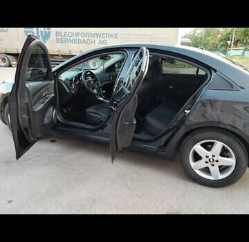 Черный Шевроле Круз, объемом двигателя 1.8 л и пробегом 242 тыс. км за 6400 $, фото 4 на Automoto.ua