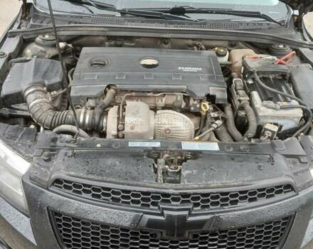 Черный Шевроле Круз, объемом двигателя 2 л и пробегом 320 тыс. км за 6800 $, фото 4 на Automoto.ua