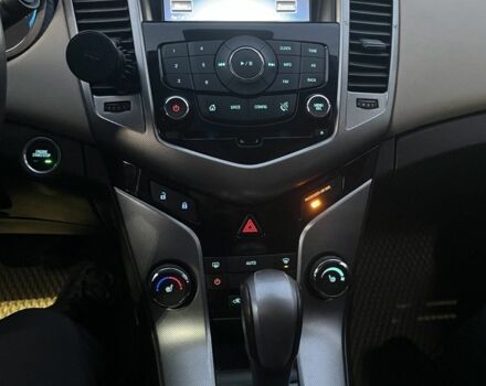 Черный Шевроле Круз, объемом двигателя 1.4 л и пробегом 105 тыс. км за 8000 $, фото 8 на Automoto.ua